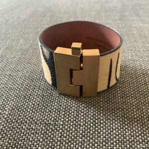 Leighelena stingray bracelet